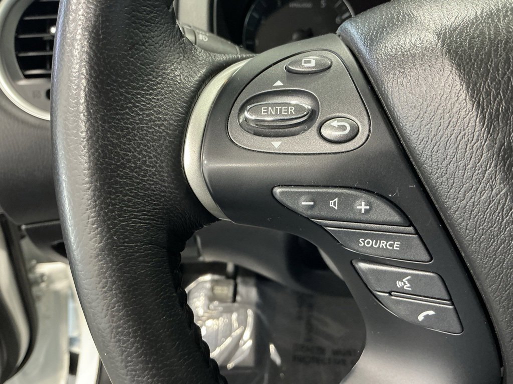 Used 2018 Nissan Pathfinder SV image 12