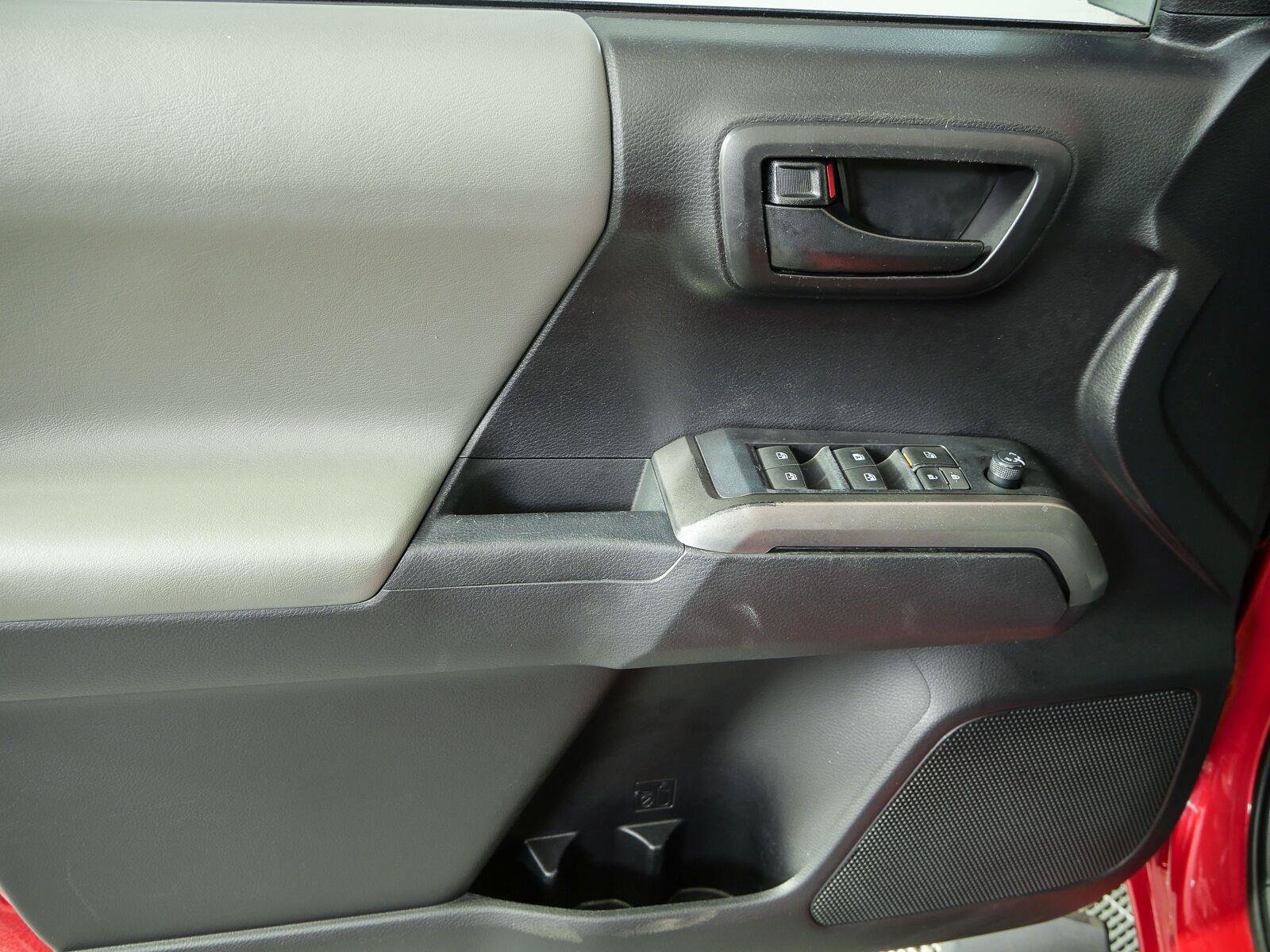 Used 2021 Toyota Tacoma SR5 RWD image 6