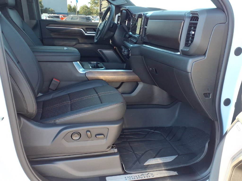 Used 2026 Chevrolet Silverado 3500 High Country w/ Technology Package AWD/4WD image 19