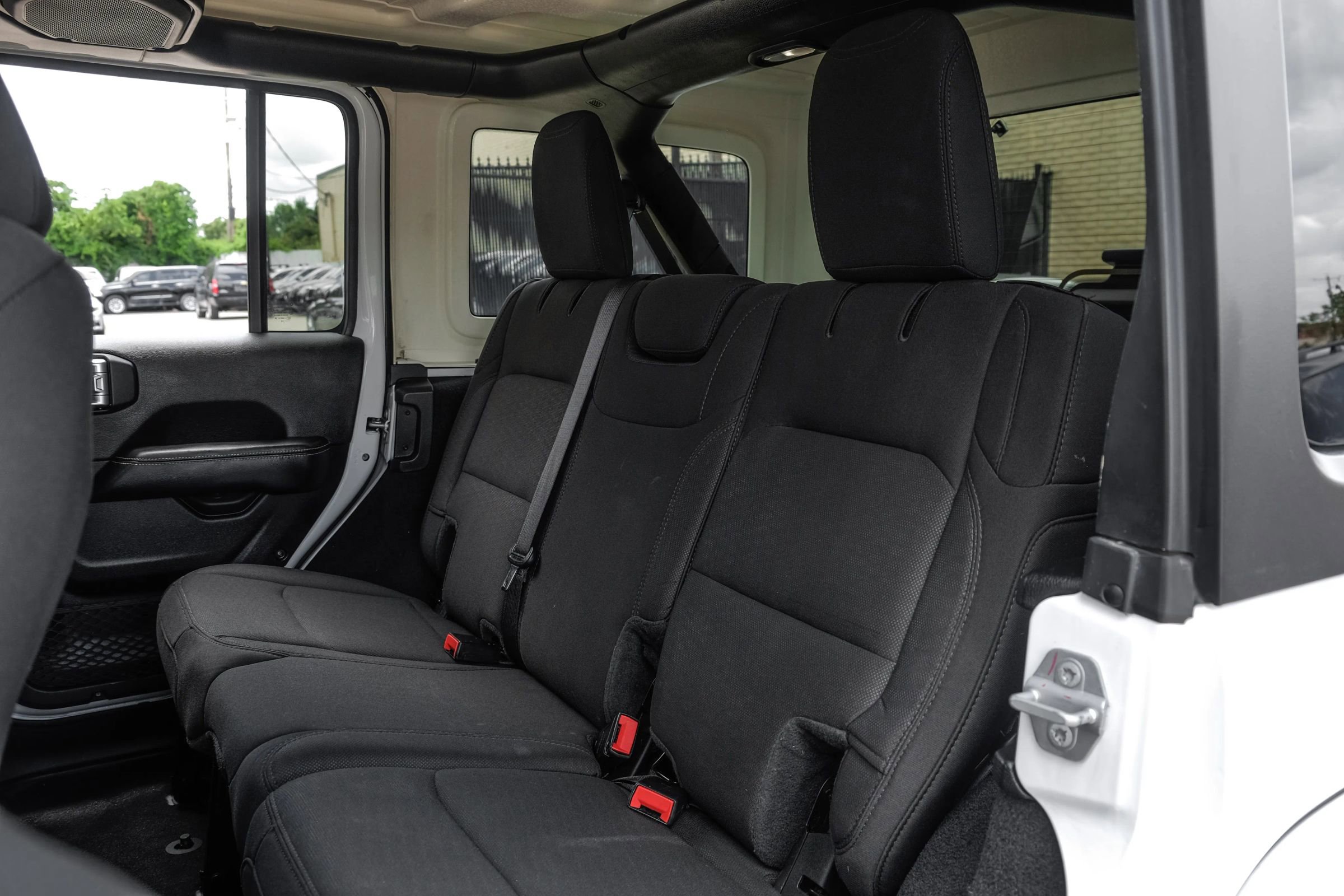 Used 2020 Jeep Wrangler Unlimited Sahara image 35