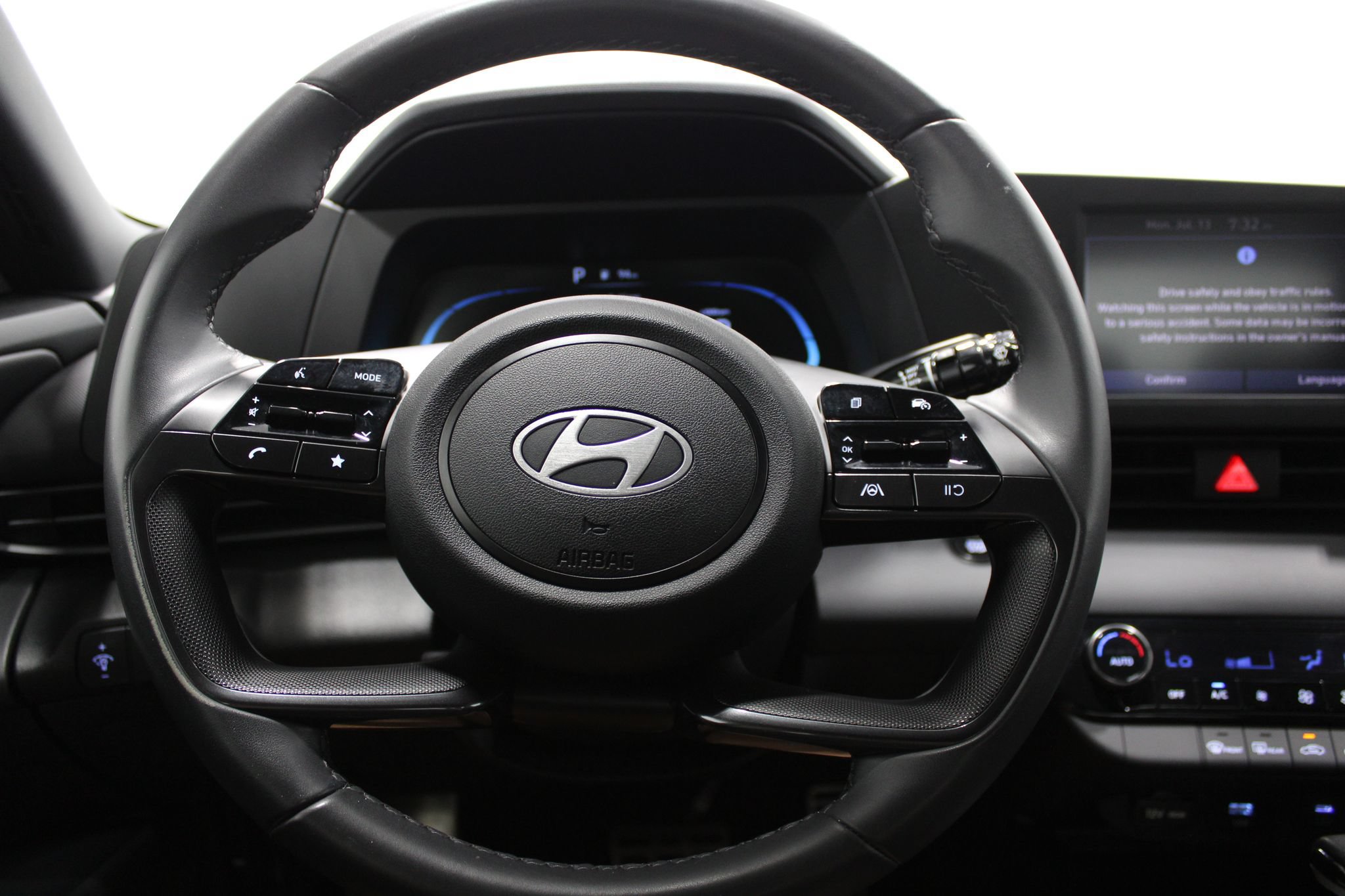 Used 2025 Hyundai Elantra Sport FWD image 29