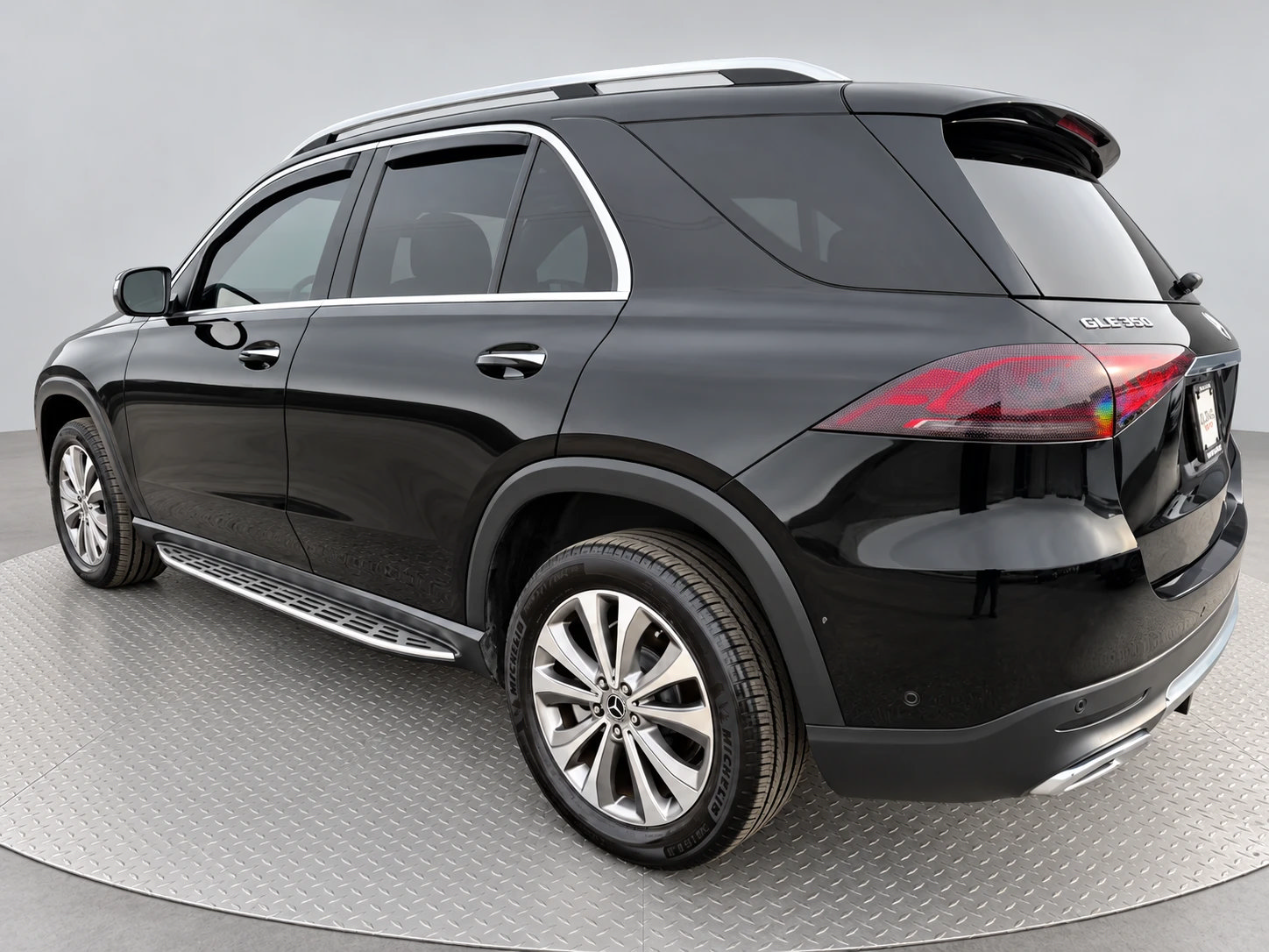 Used 2020 Mercedes-Benz GLE 350 4MATIC w/ Premium Package image 6