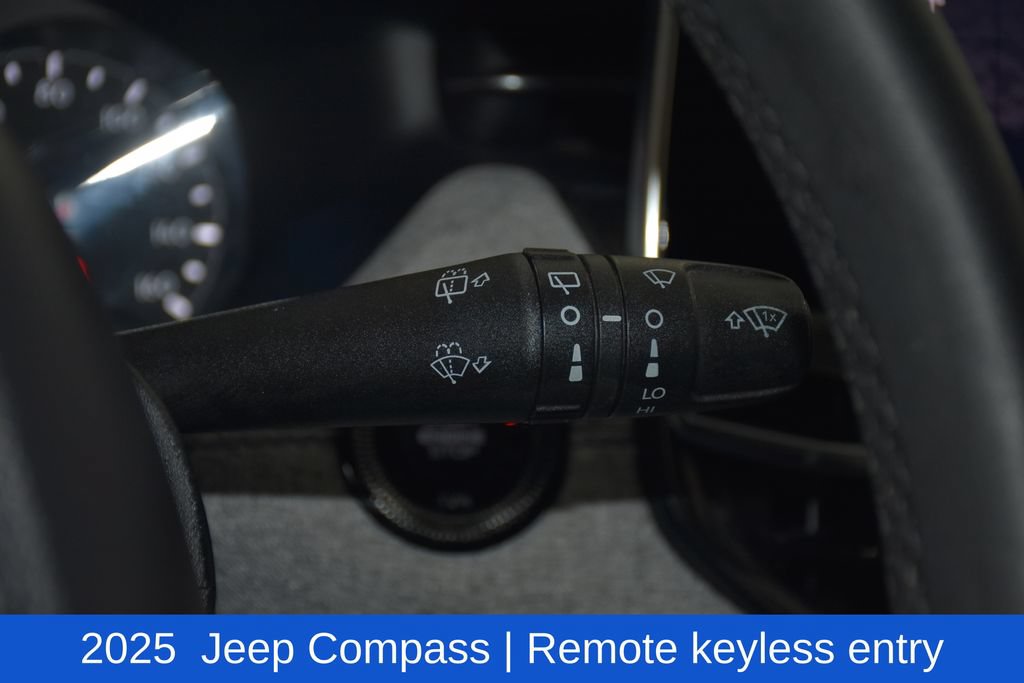 Used 2025 Jeep Compass Latitude w/ Sun & Sound Group AWD/4WD image 13