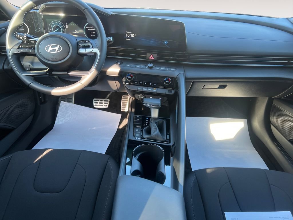 Certified 2025 Hyundai Elantra SEL image 19