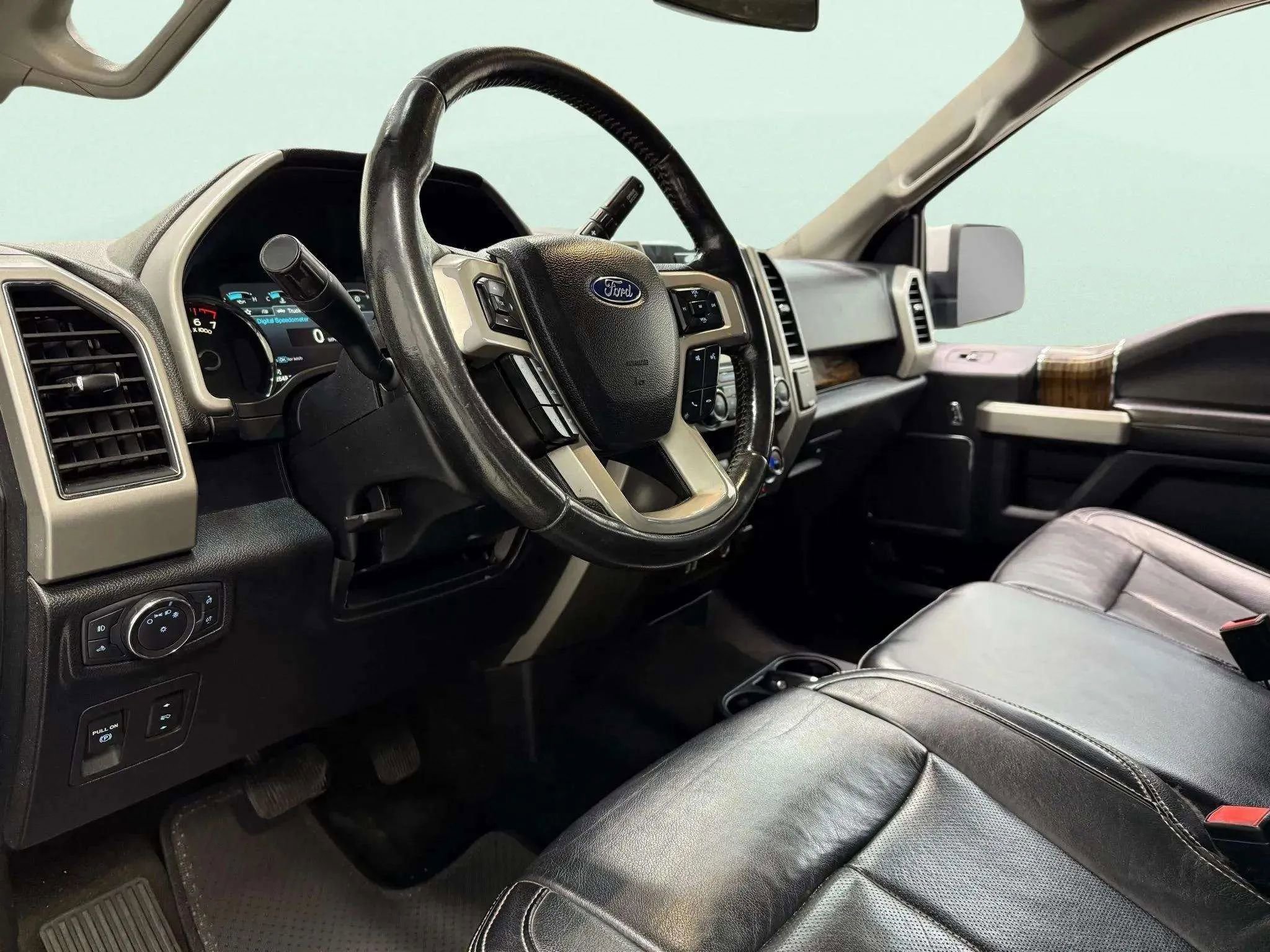 Used 2019 Ford F150 Lariat image 12