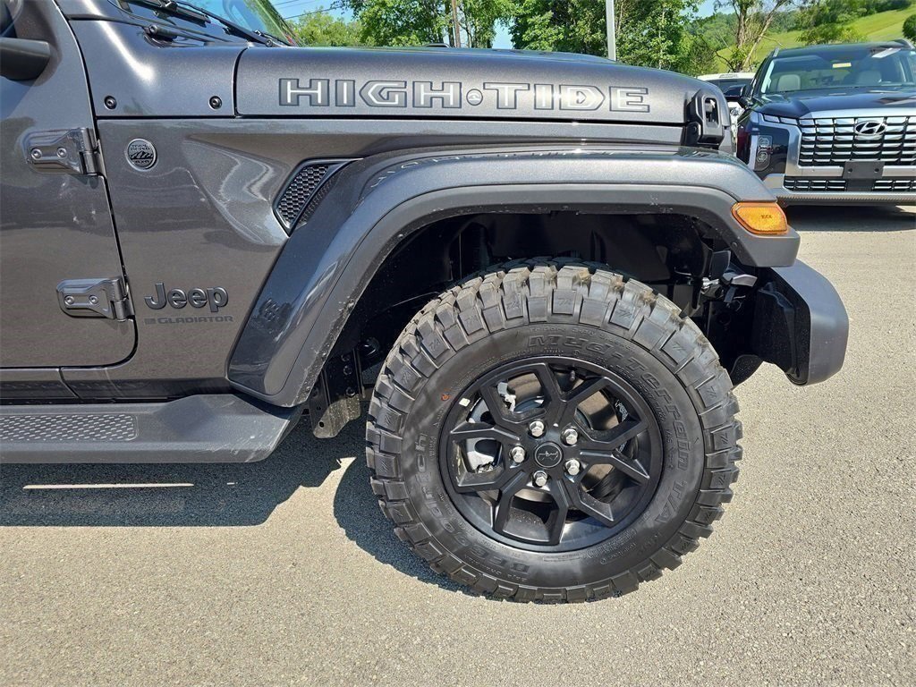 New 2025 Jeep Gladiator Sport image 2