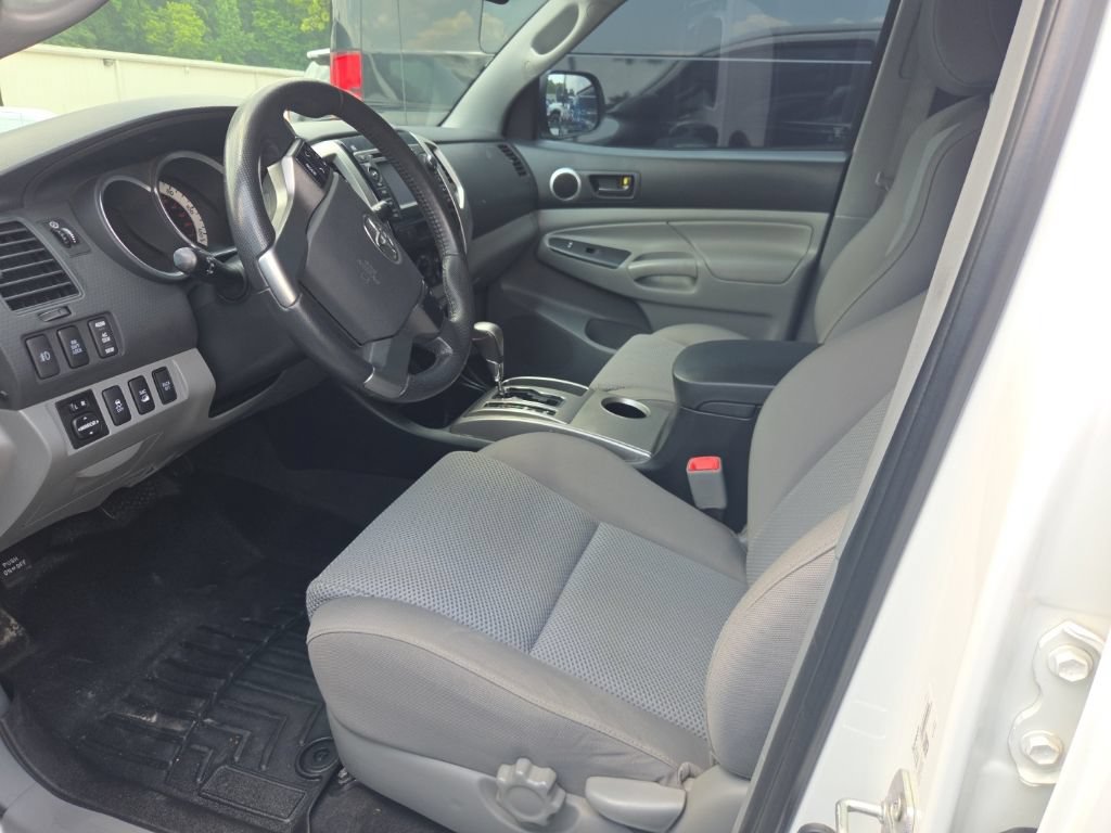 Used 2013 Toyota Tacoma 4x4 Double Cab w/ TRD Off-Road Pkg image 3