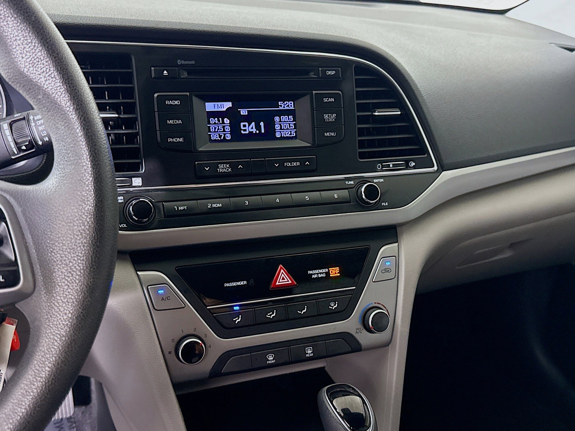 Used 2018 Hyundai Elantra SE image 18