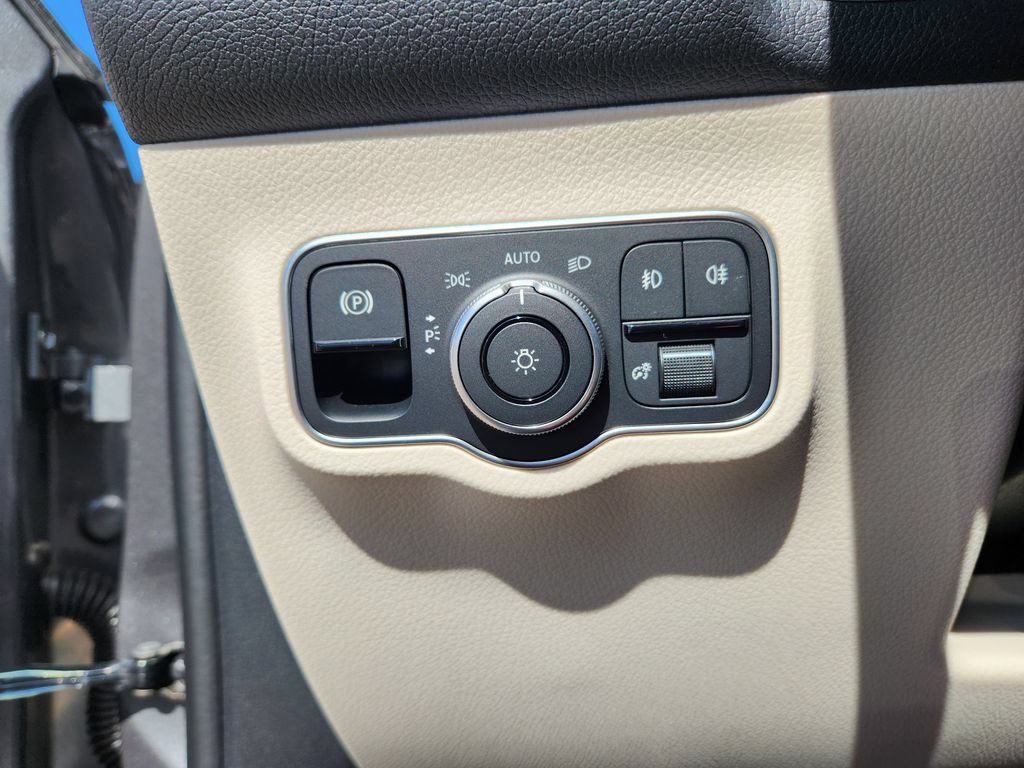 New 2026 Mercedes-Benz GLB 250 4MATIC image 26