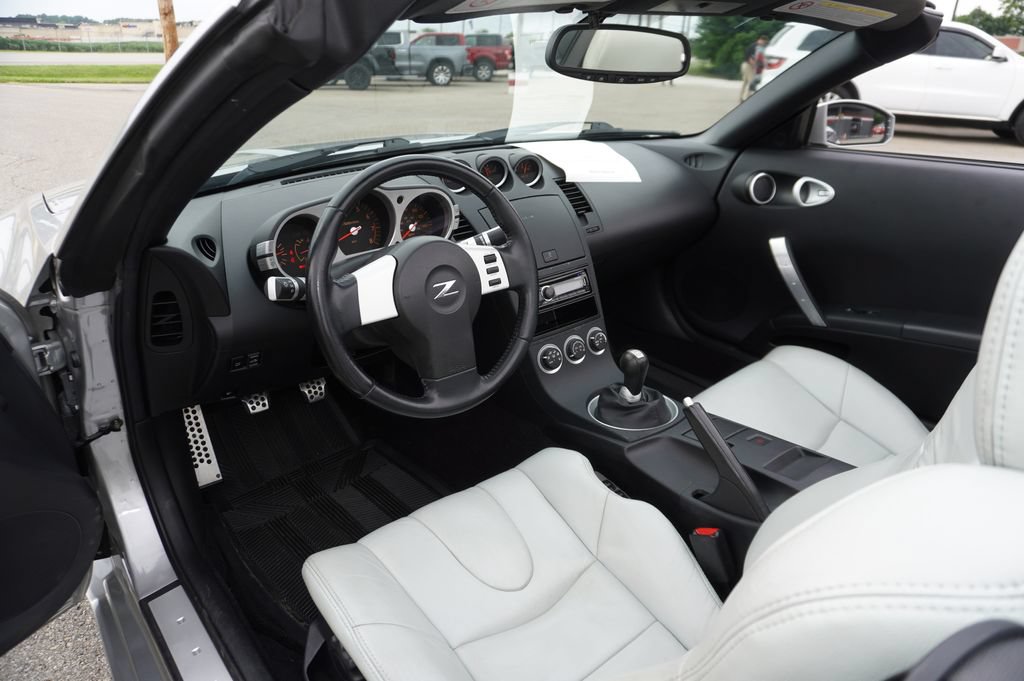 Used 2004 Nissan 350Z Enthusiast RWD image 26