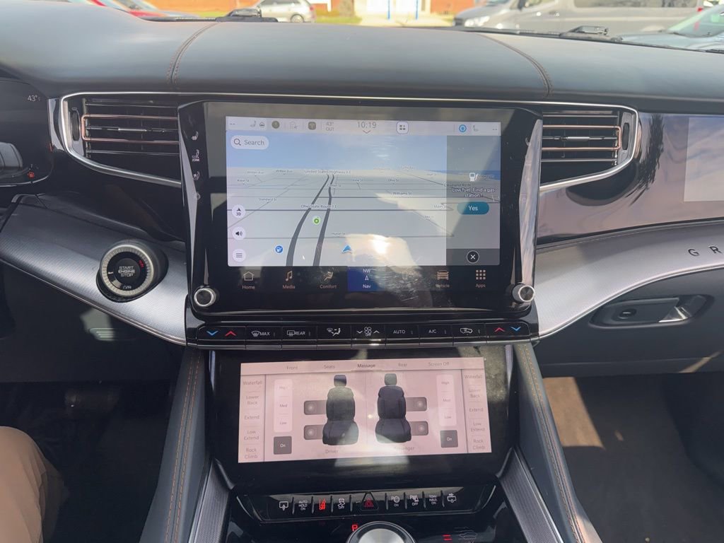 Used 2022 Jeep Grand Wagoneer Series III w/ Rear Seat Video Group 1 image 18
