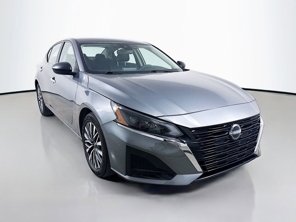 Used 2025 Nissan Altima 2.5 SV FWD image 1