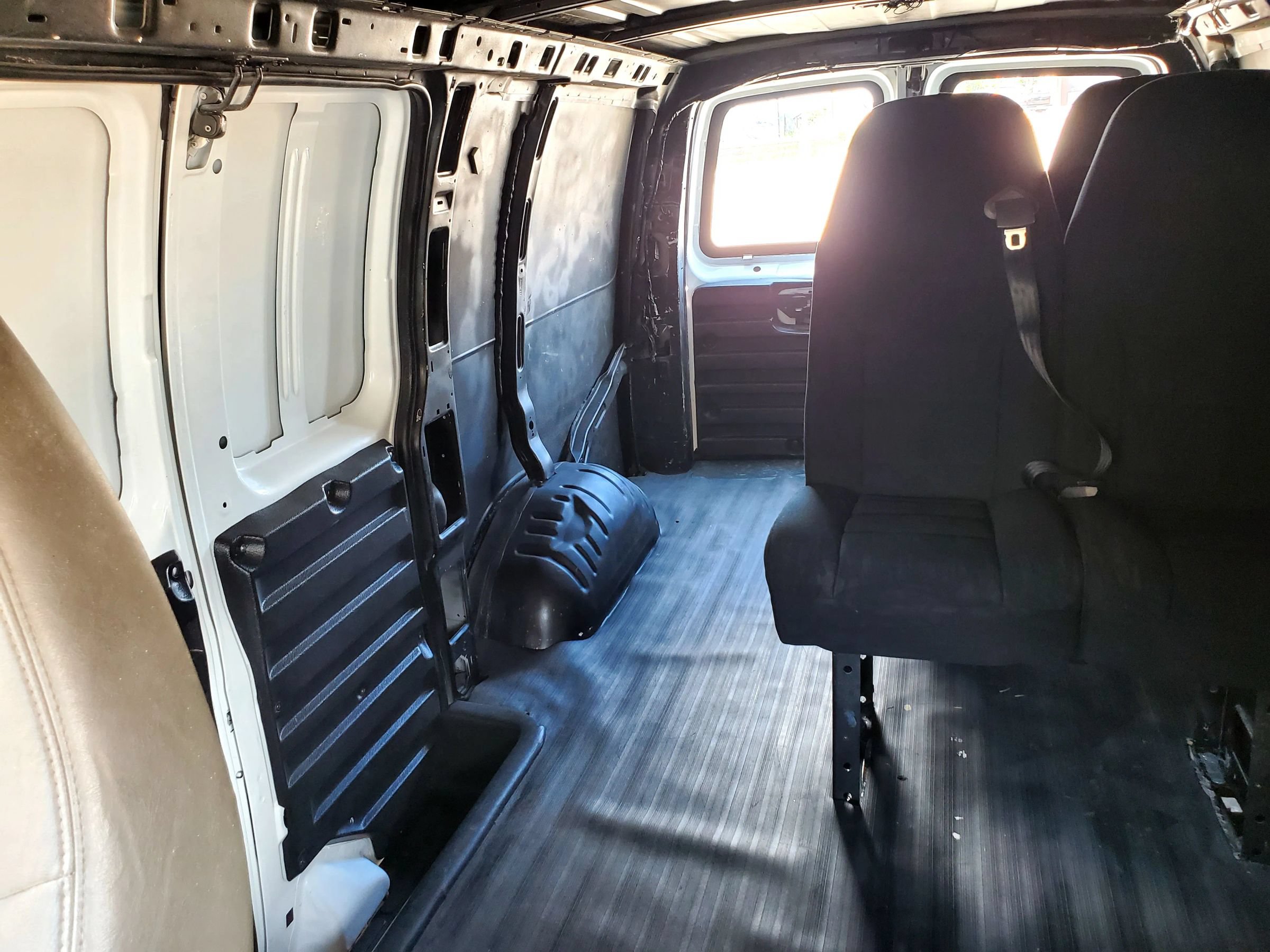 Used 2014 Chevrolet Express 1500 RWD image 33