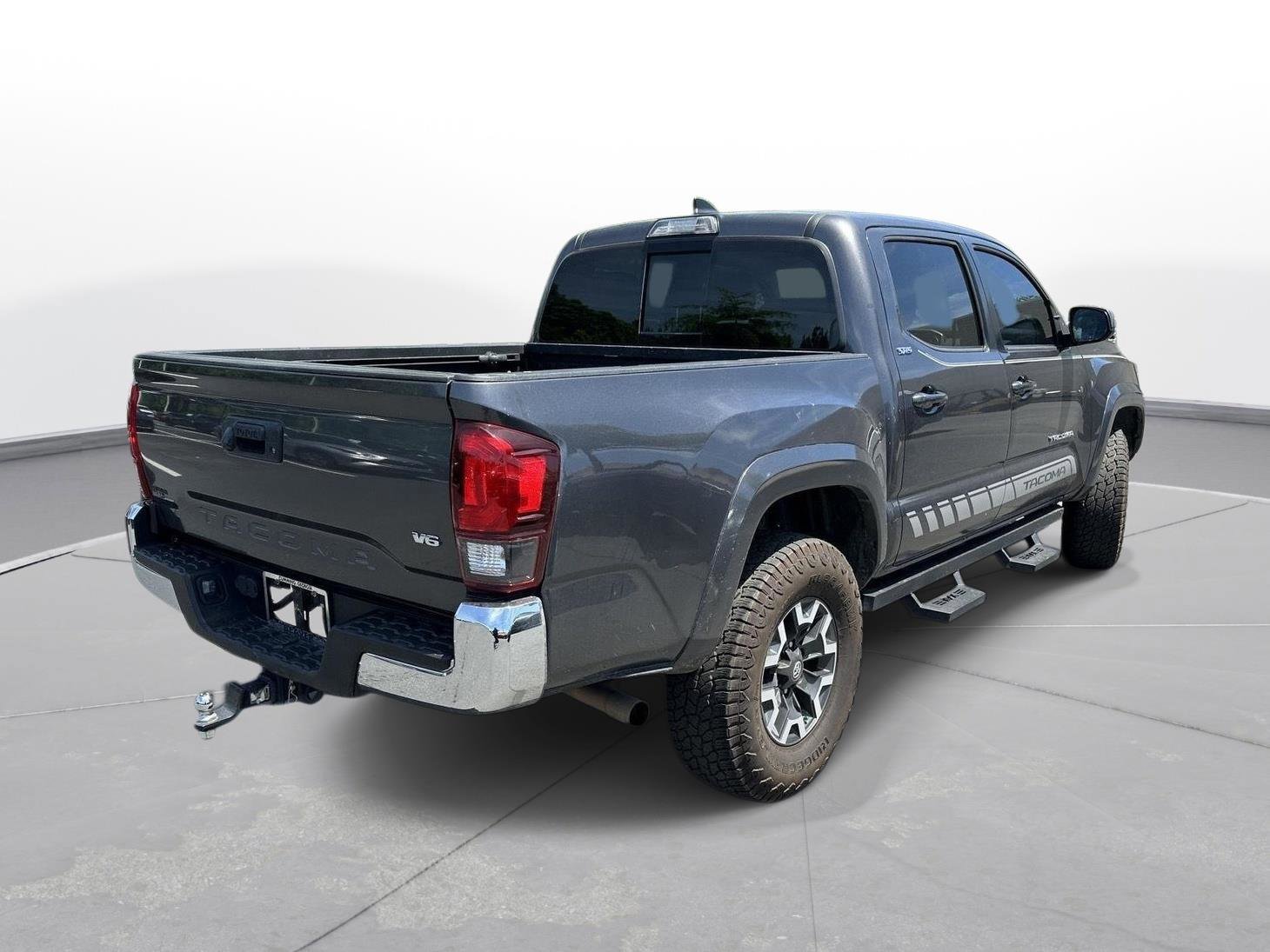 Used 2018 Toyota Tacoma SR5 RWD image 6