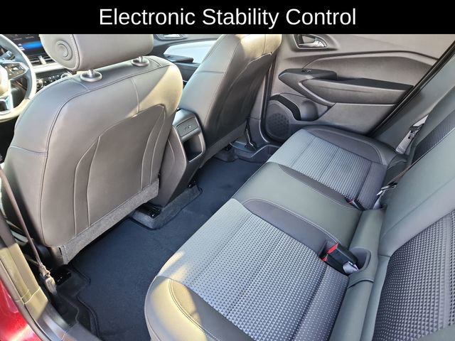 Used 2025 Chevrolet Trax LT w/ LT Convenience Package image 25