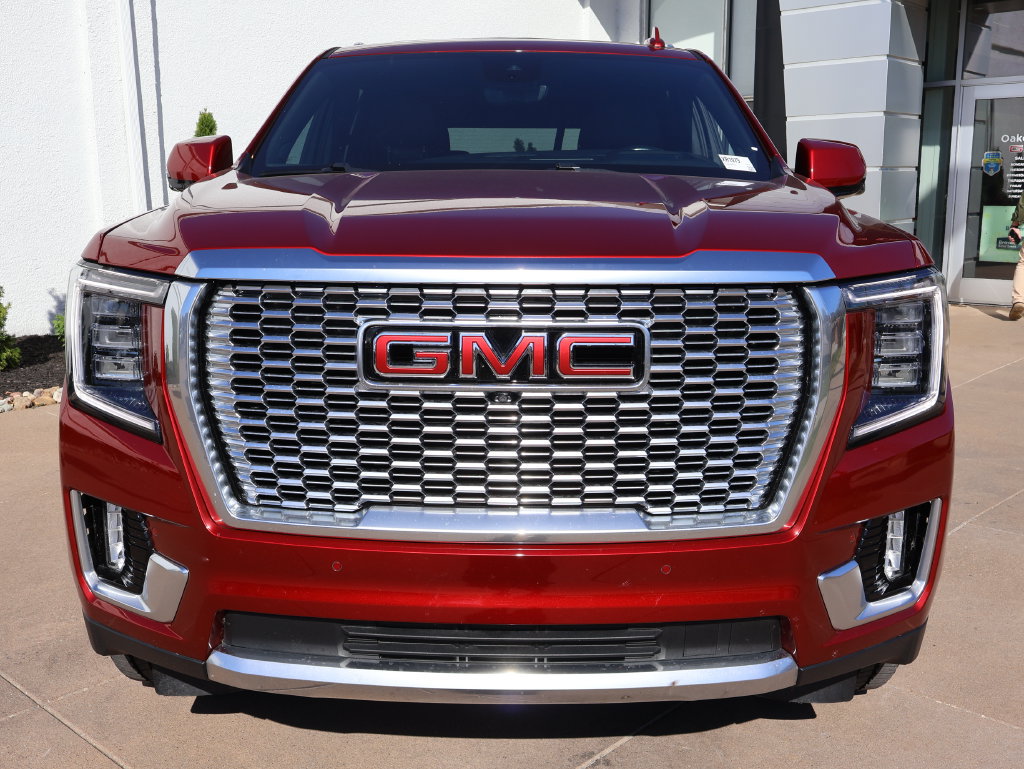Certified 2023 GMC Yukon Denali w/ Denali Reserve Package AWD/4WD image 2