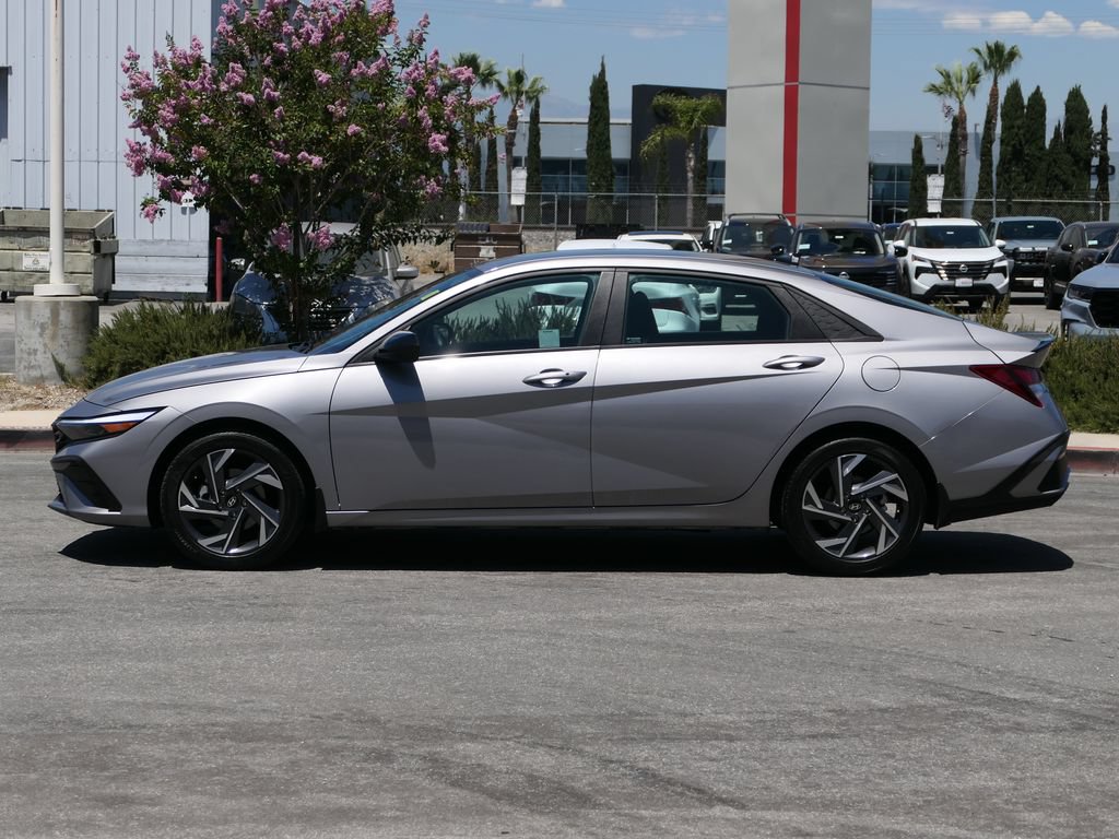 Certified 2025 Hyundai Elantra Sport FWD image 6