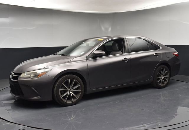Used 2017 Toyota Camry XSE w/ Moonroof Package FWD image 4