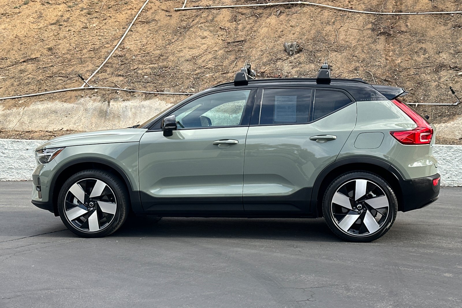 Used 2024 Volvo XC40 Recharge Ultimate w/ Protection Package Premier AWD/4WD image 7