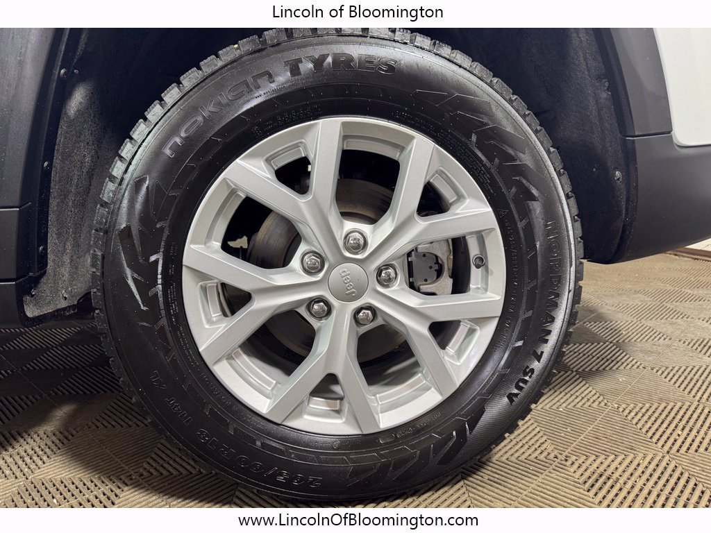 Used 2023 Jeep Grand Cherokee Limited AWD/4WD image 22
