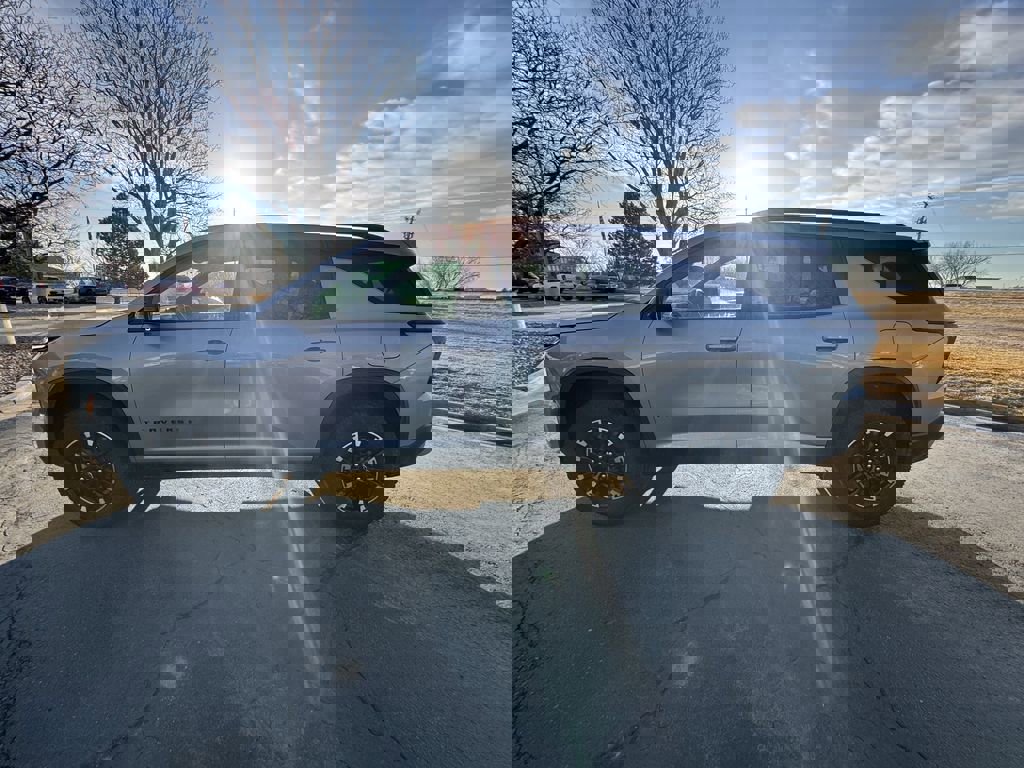 Used 2025 Chevrolet Traverse Z71 image 5