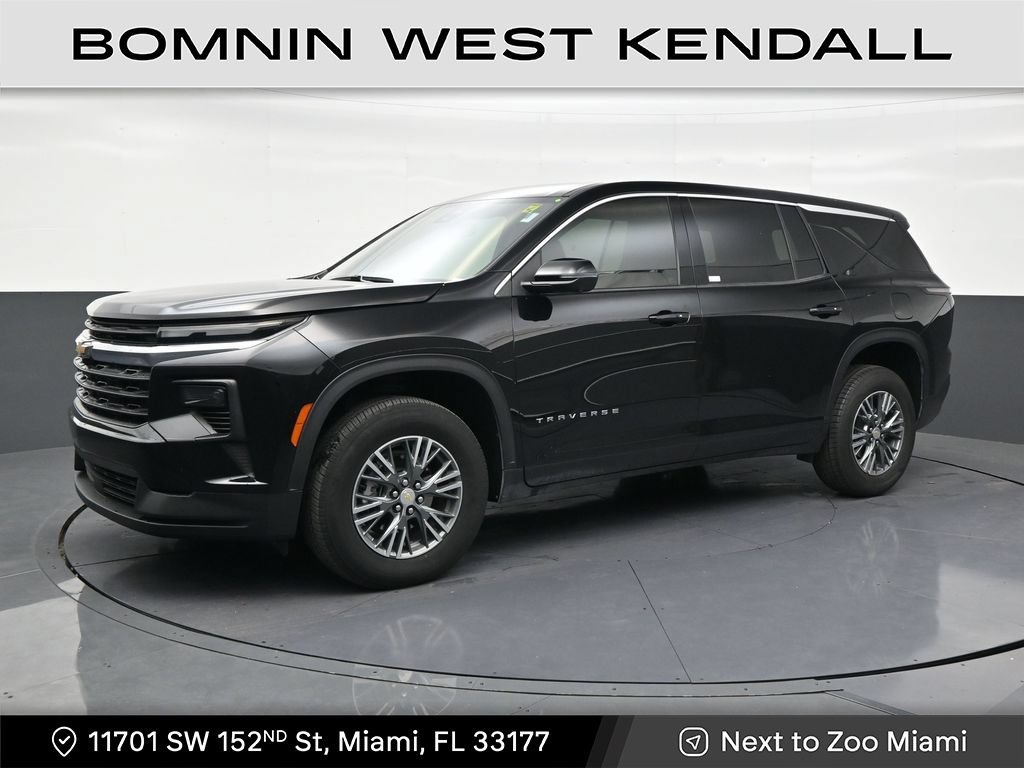 Used 2025 Chevrolet Traverse LT FWD image 1
