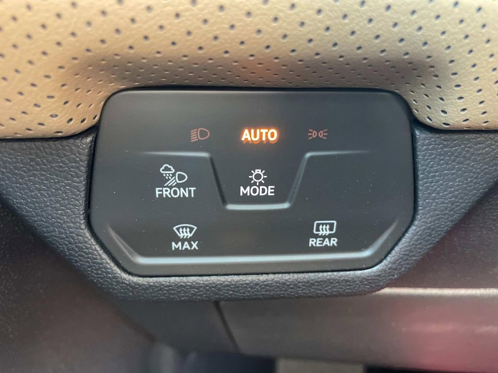 Used 2025 Volkswagen Atlas Cross Sport SE image 22