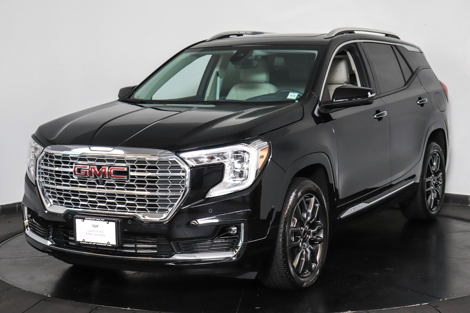 Used 2024 GMC Terrain Denali w/ Black Diamond Edition