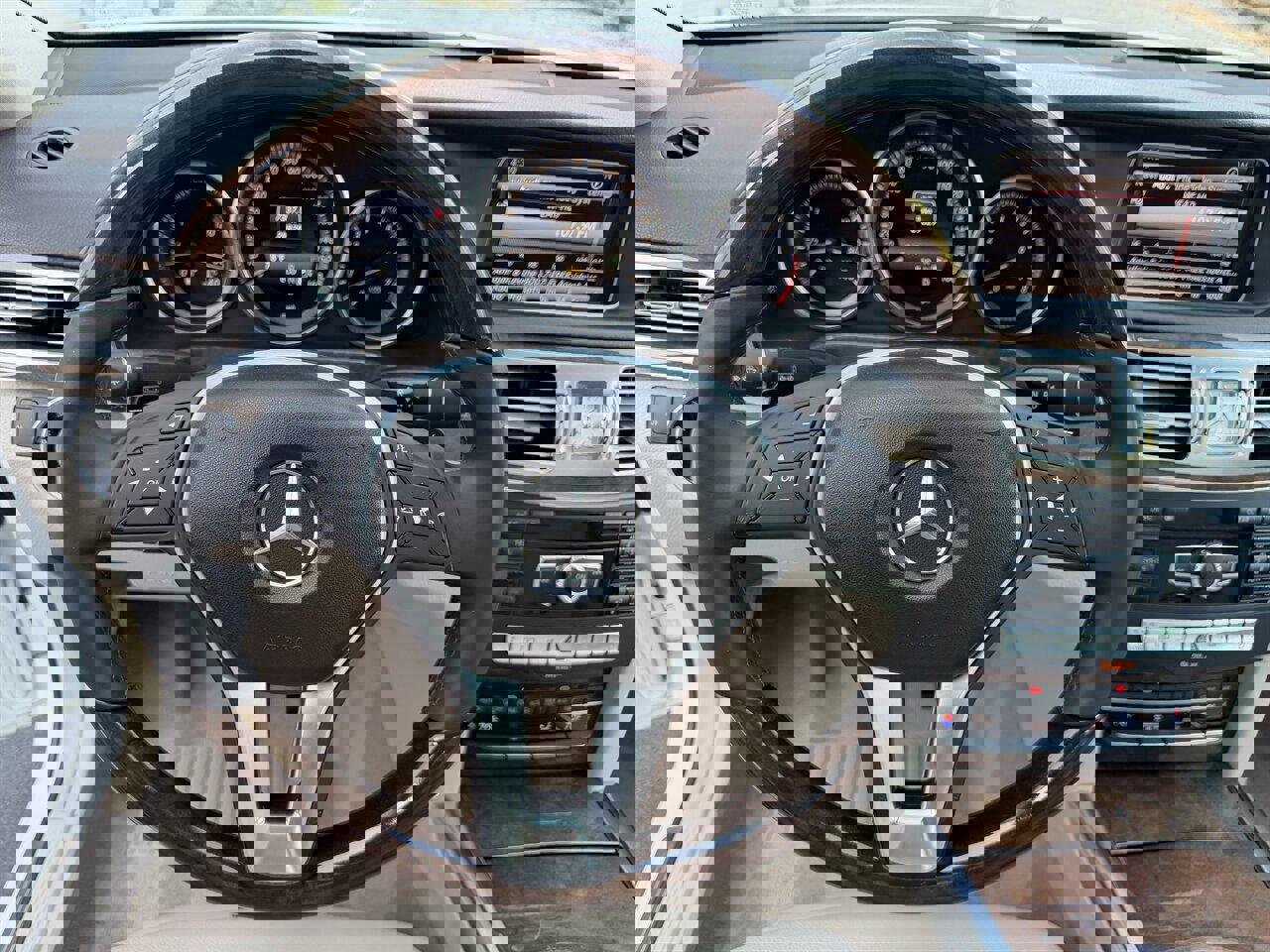 Used 2014 Mercedes-Benz E 350 Sedan w/ Premium 1 Package image 27