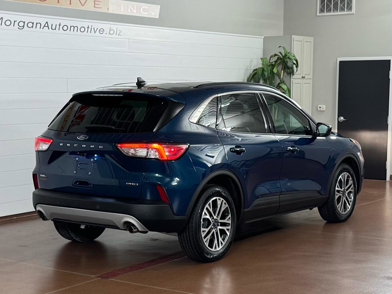 Used 2020 Ford Escape SEL image 3