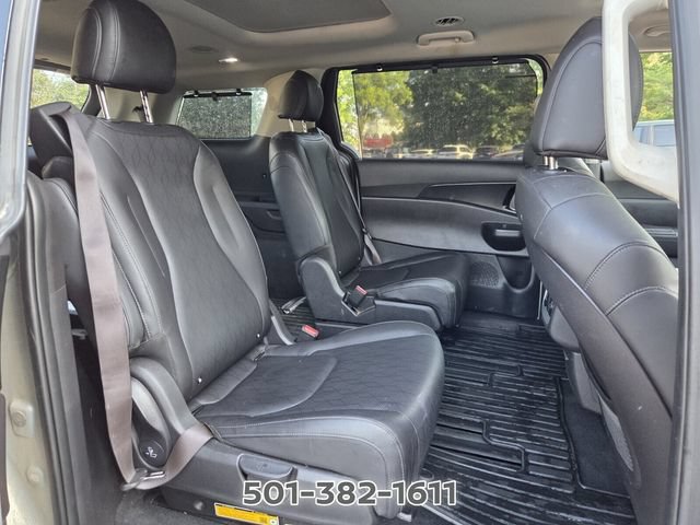 Used 2025 Kia Carnival SX w/ SX Dark Edition Package FWD image 16