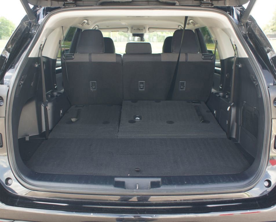 Used 2021 Toyota Highlander LE AWD/4WD image 17