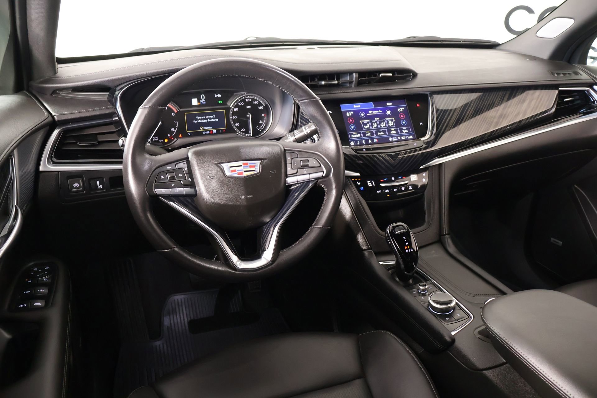 Used 2024 Cadillac XT6 Premium Luxury image 2