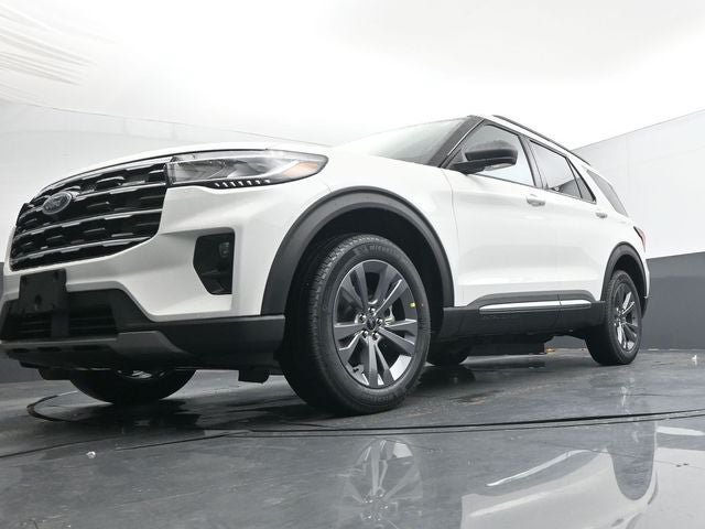 Used 2025 Ford Explorer Active w/ Active Comfort Package AWD/4WD image 28