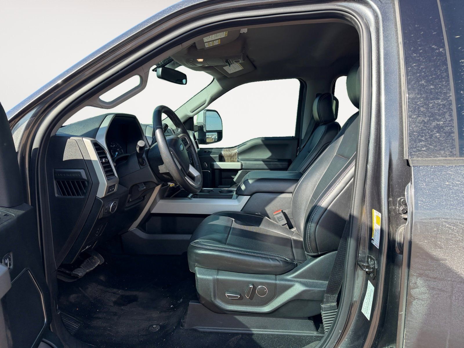 Used 2019 Ford F250 Lariat w/ Chrome Package image 9