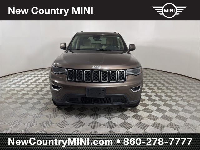 Used 2020 Jeep Grand Cherokee Laredo image 2