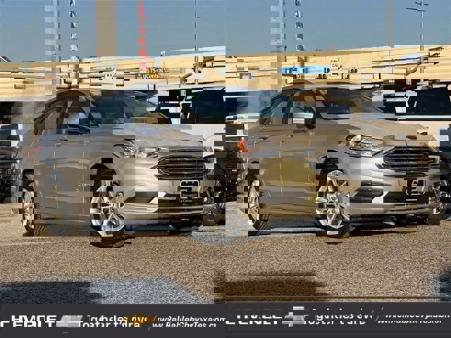 Used 2018 Ford Fusion S image 2