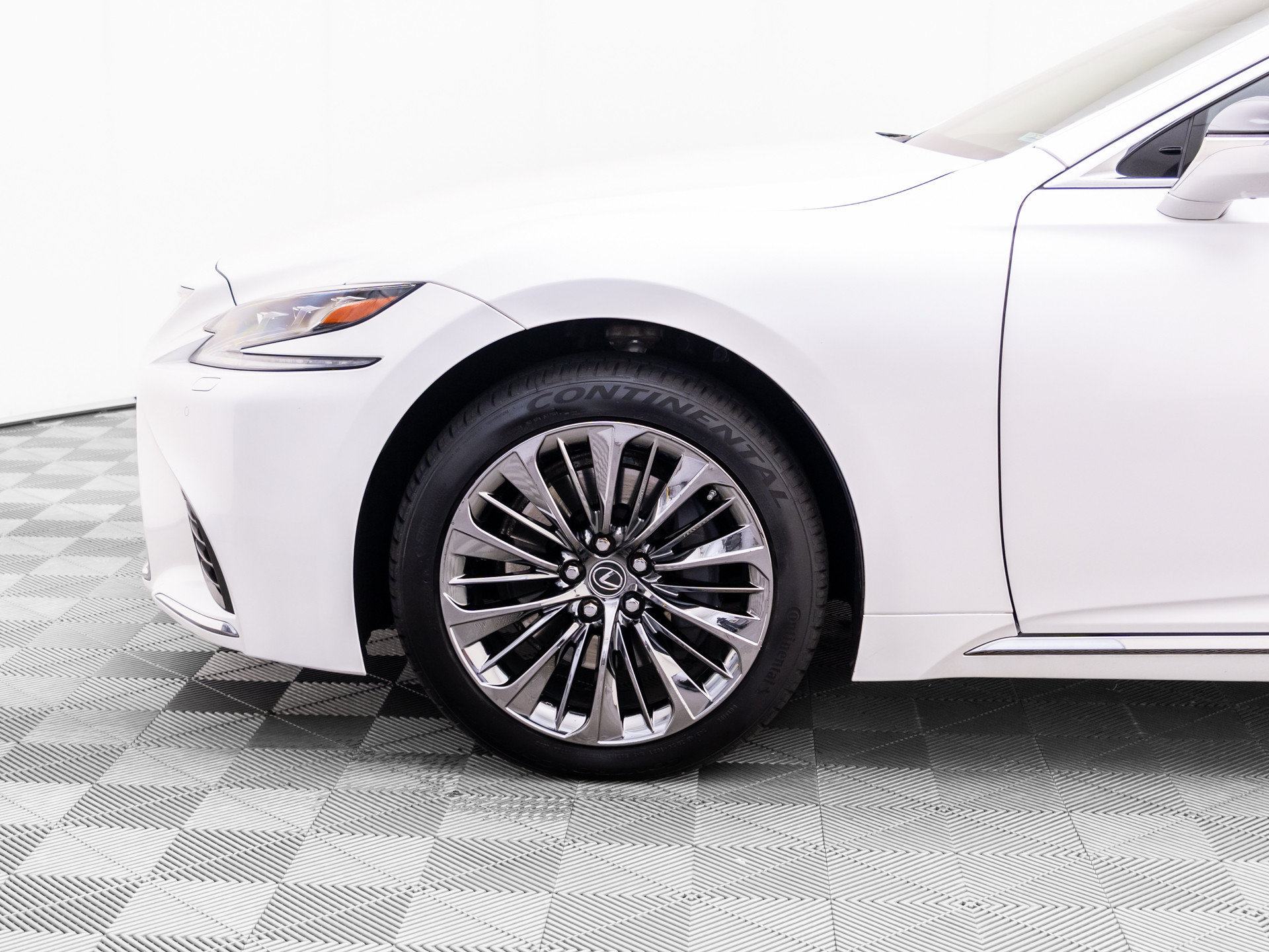 Used 2020 Lexus LS 500 AWD w/ Interior Upgrade Package image 33