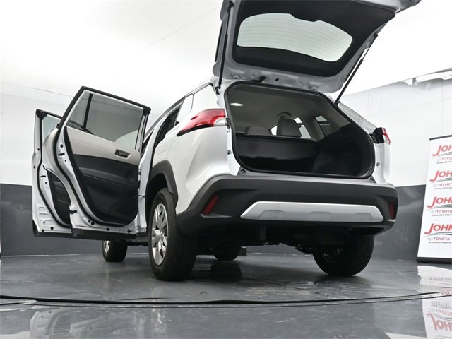Used 2025 Toyota Corolla Cross L image 30