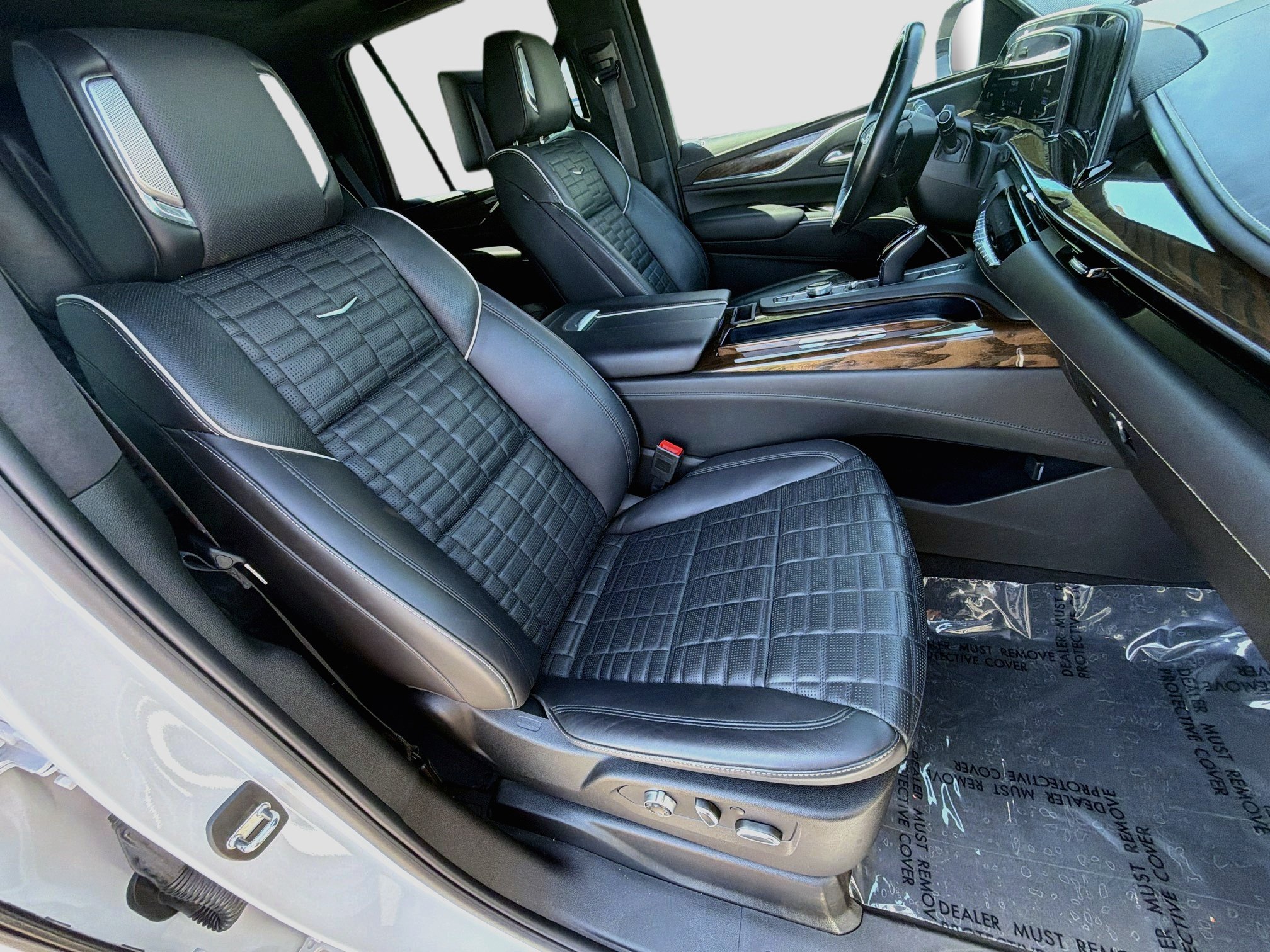 Certified 2023 Cadillac Escalade Sport Platinum w/ LPO, ONYX Package AWD/4WD image 32