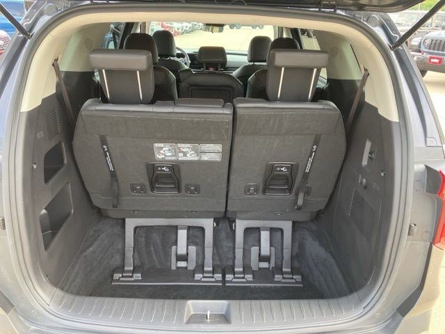 Used 2025 Kia Carnival FWD image 26