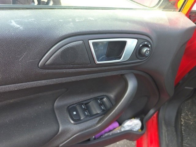 Used 2015 Ford Fiesta SE w/ Equipment Group 201A image 10