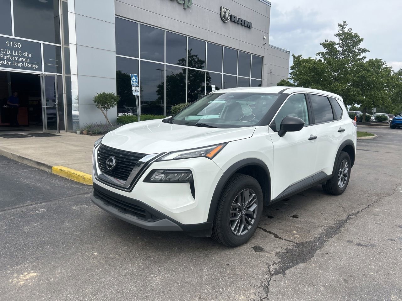 Used 2023 Nissan Rogue S AWD/4WD image 7