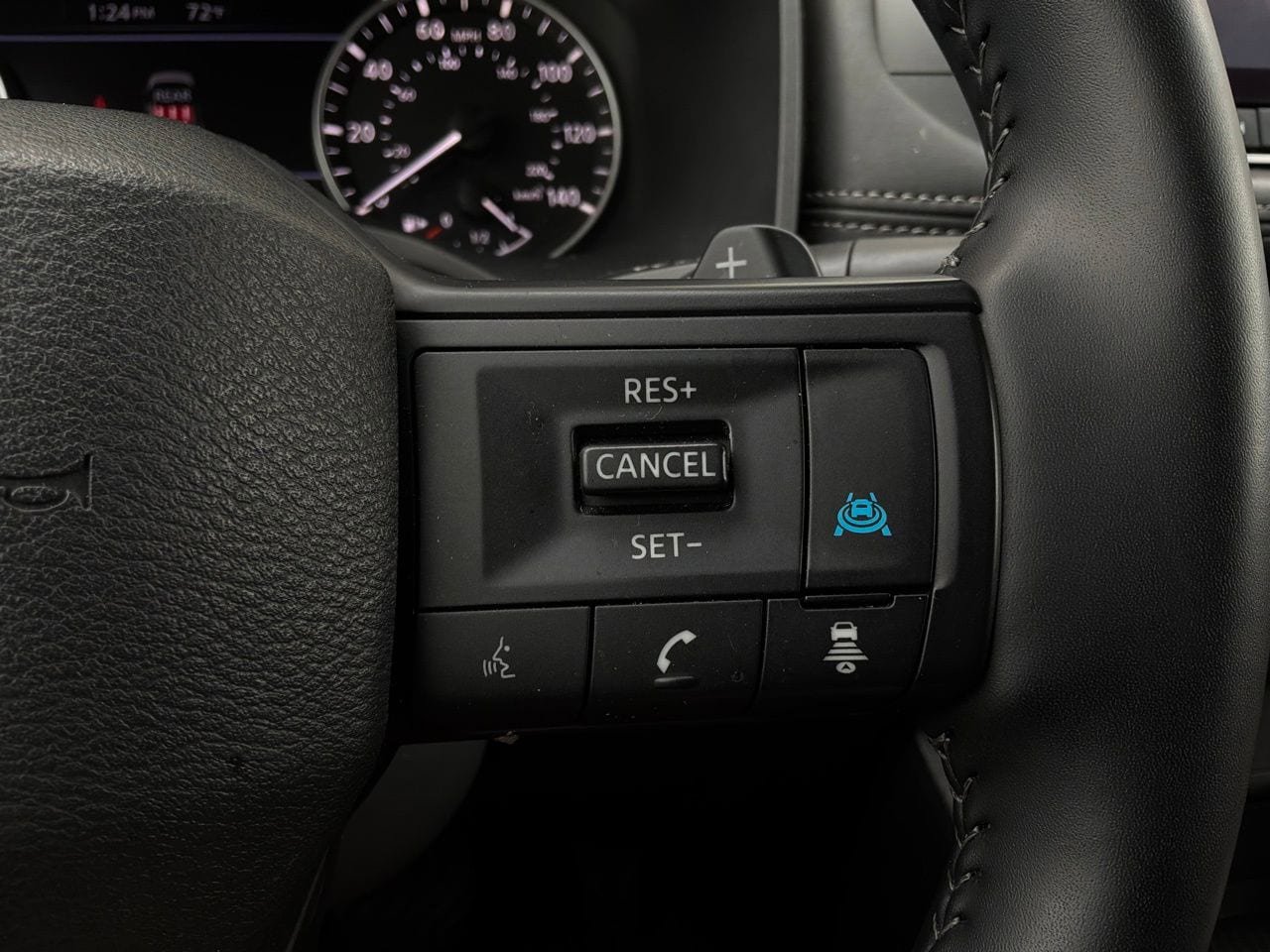 Used 2025 Nissan Rogue SV image 34