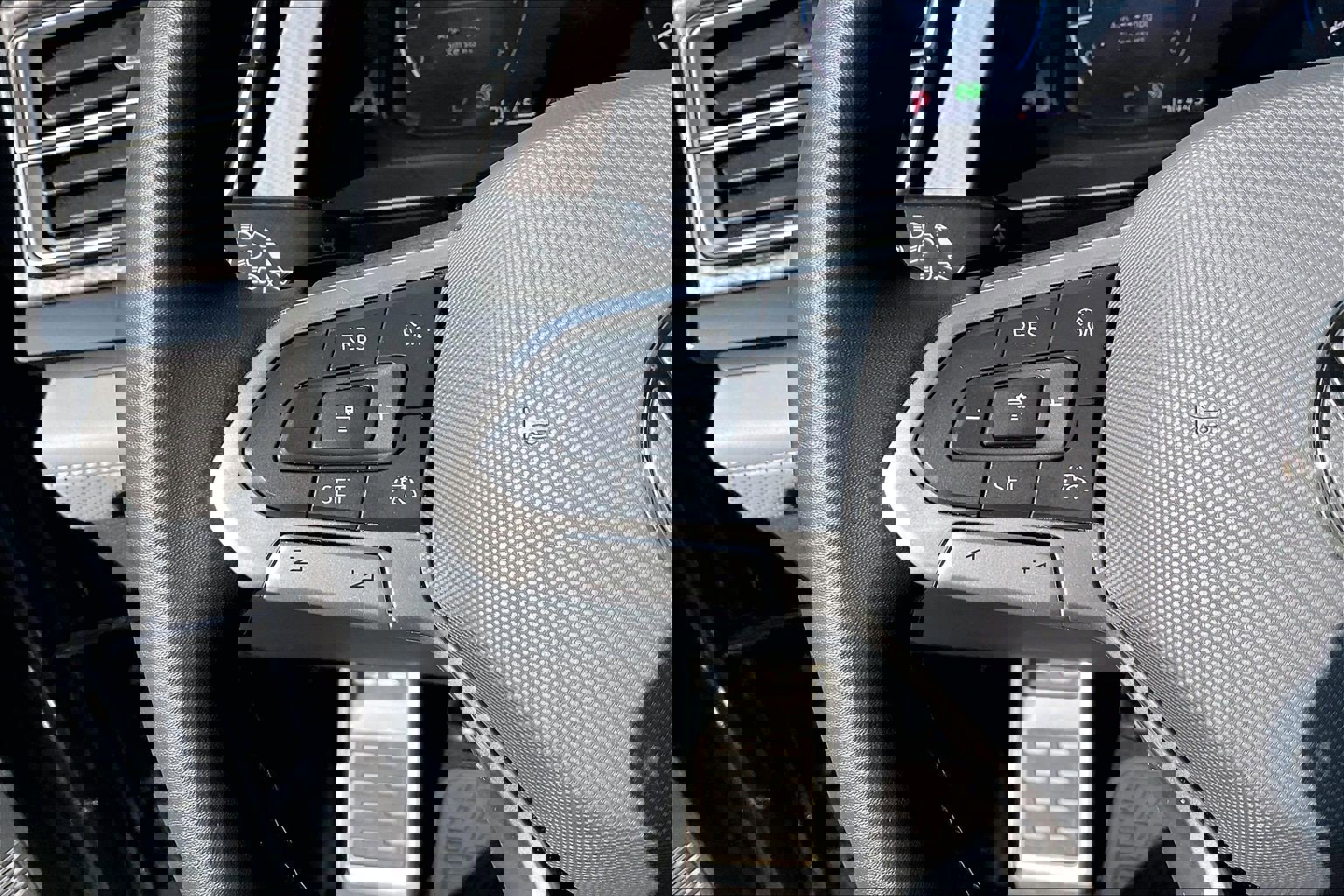 Certified 2024 Volkswagen Atlas Peak Edition SE image 18