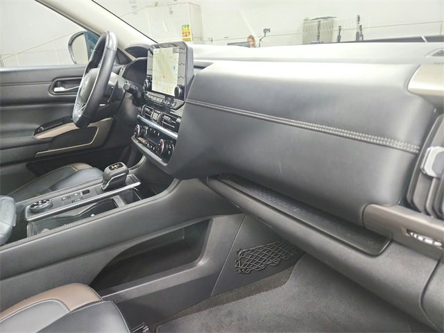 Used 2024 Nissan Pathfinder Platinum w/ Lighting Package (N93) image 39