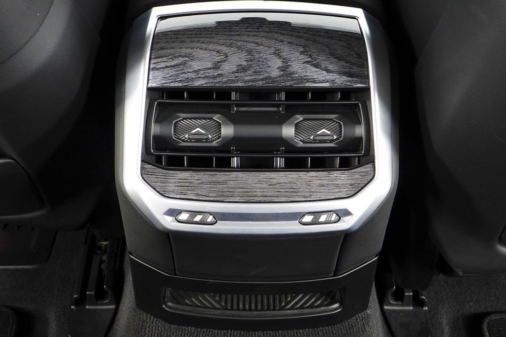 Used 2023 BMW 740i w/ Parking Assistance Package RWD image 23