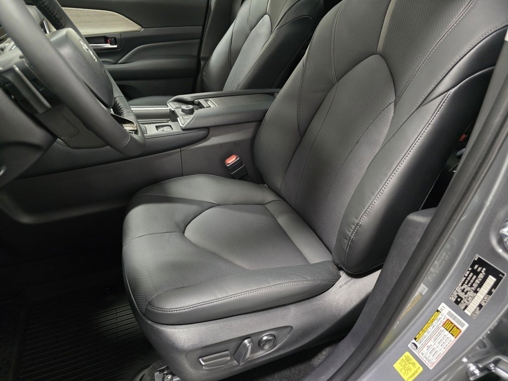 New 2026 Toyota Grand Highlander AWD image 26