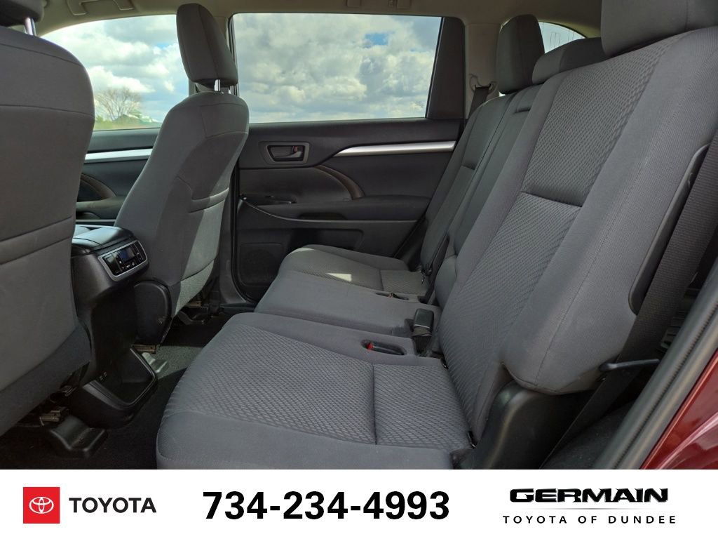 Used 2019 Toyota Highlander LE image 18