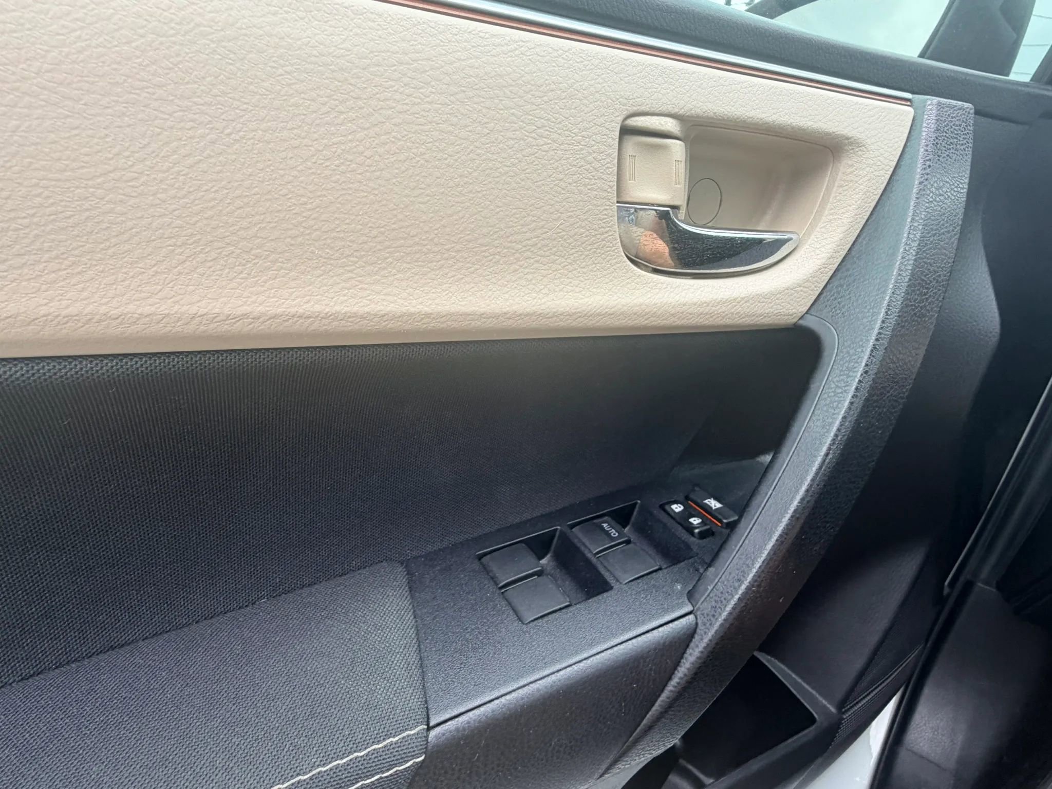 Used 2016 Toyota Corolla LE FWD image 11